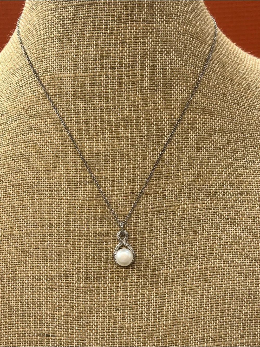 Beautiful Carolyn Pollack 925 chain and infinity pearl cz pendant